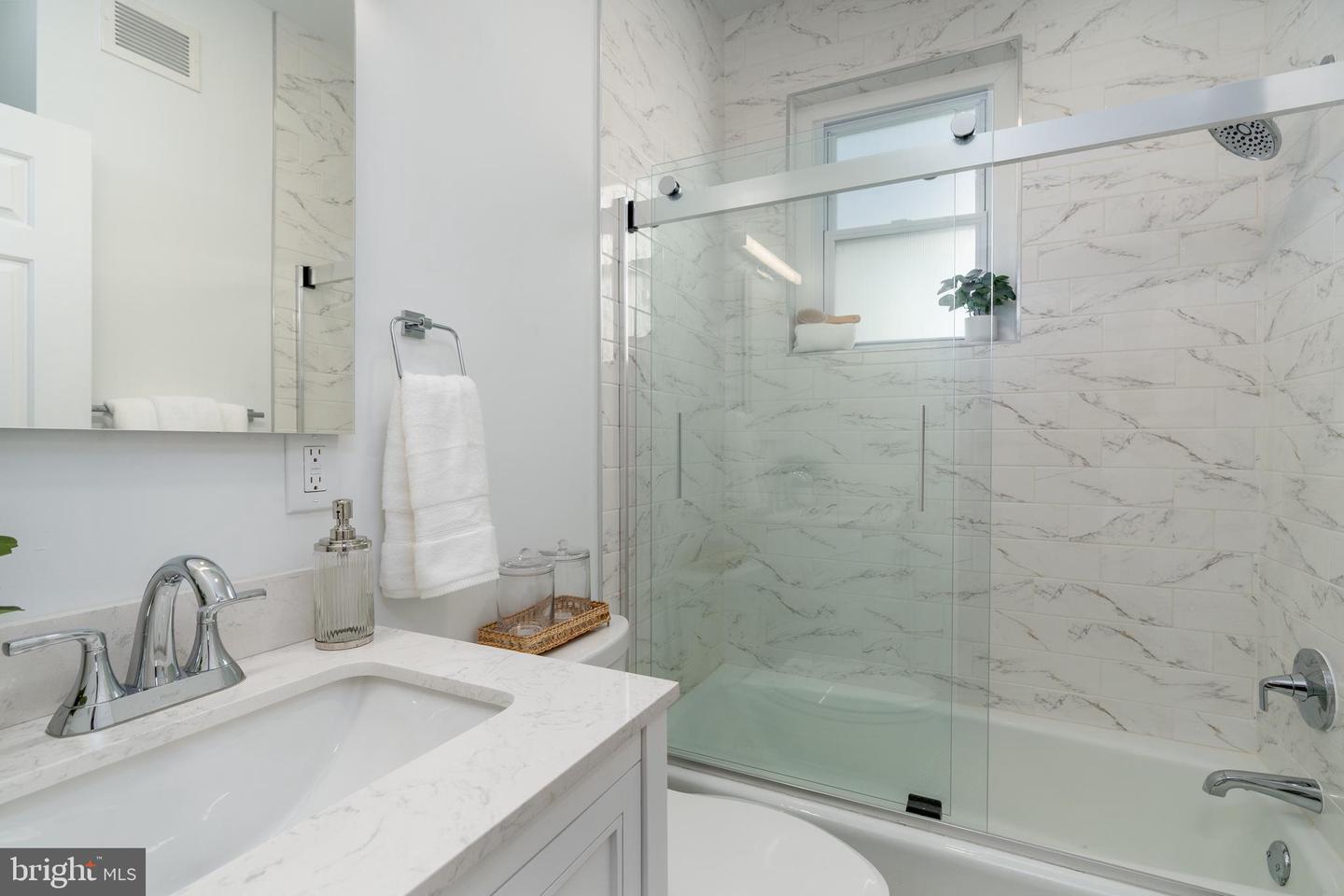 1218 D ST SE #4, WASHINGTON, District Of Columbia 20003, 1 Bedroom Bedrooms, ,1 BathroomBathrooms,Residential,For sale,1218 D ST SE #4,DCDC2241054 MLS # DCDC2241054