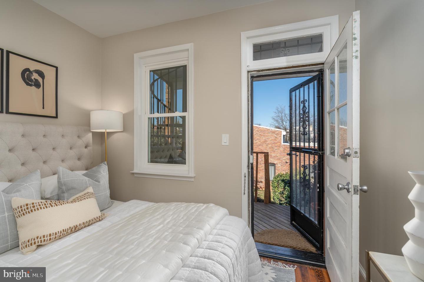 1218 D ST SE #4, WASHINGTON, District Of Columbia 20003, 1 Bedroom Bedrooms, ,1 BathroomBathrooms,Residential,For sale,1218 D ST SE #4,DCDC2241054 MLS # DCDC2241054