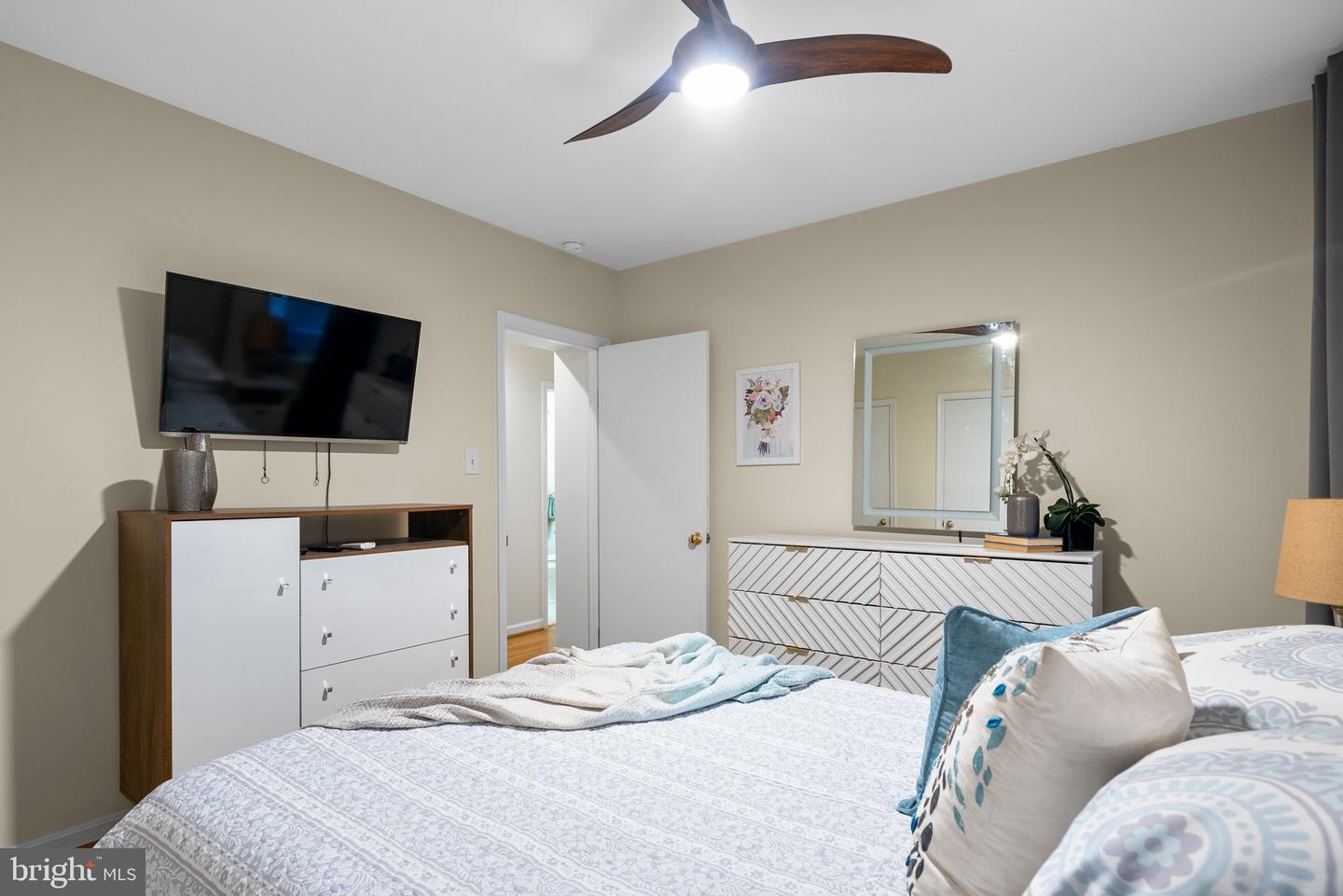 410 11TH ST NE #6, WASHINGTON, District Of Columbia 20002, 2 Bedrooms Bedrooms, ,1 BathroomBathrooms,Residential,For sale,410 11TH ST NE #6,DCDC2241736 MLS # DCDC2241736