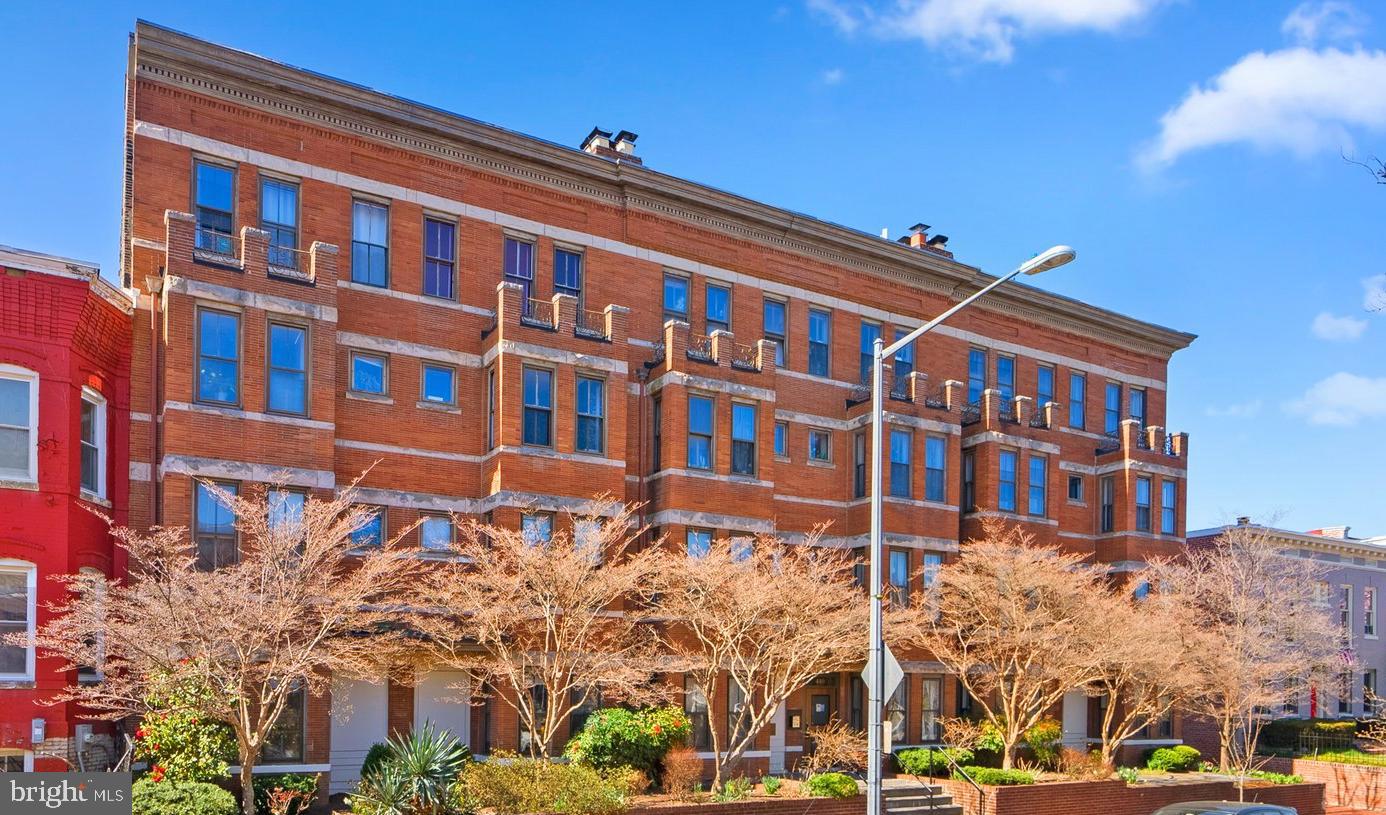 410 11TH ST NE #6, WASHINGTON, District Of Columbia 20002, 2 Bedrooms Bedrooms, ,1 BathroomBathrooms,Residential,For sale,410 11TH ST NE #6,DCDC2241736 MLS # DCDC2241736