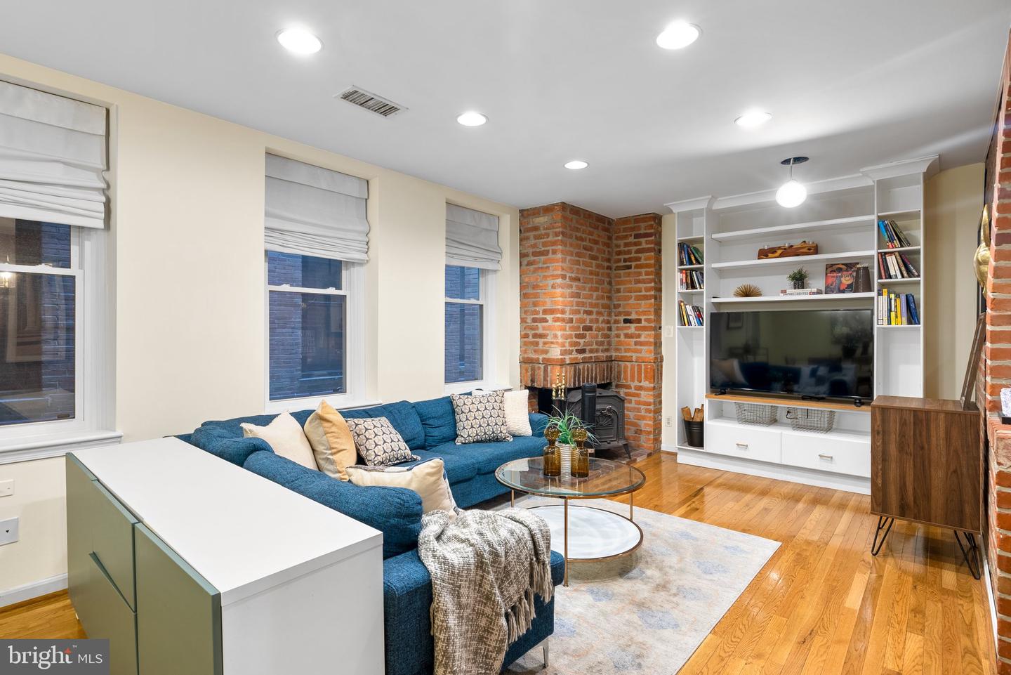 410 11TH ST NE #6, WASHINGTON, District Of Columbia 20002, 2 Bedrooms Bedrooms, ,1 BathroomBathrooms,Residential,For sale,410 11TH ST NE #6,DCDC2241736 MLS # DCDC2241736