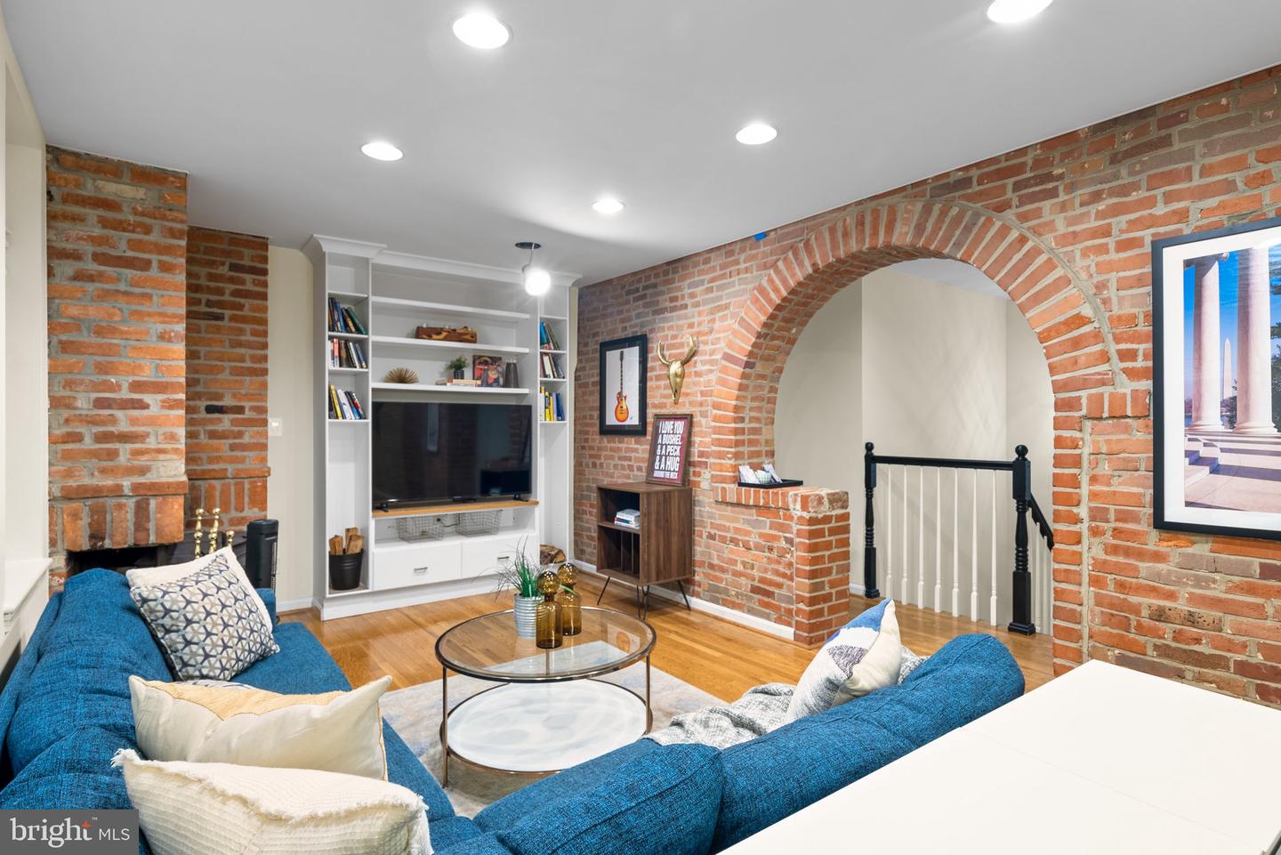 410 11TH ST NE #6, WASHINGTON, District Of Columbia 20002, 2 Bedrooms Bedrooms, ,1 BathroomBathrooms,Residential,For sale,410 11TH ST NE #6,DCDC2241736 MLS # DCDC2241736