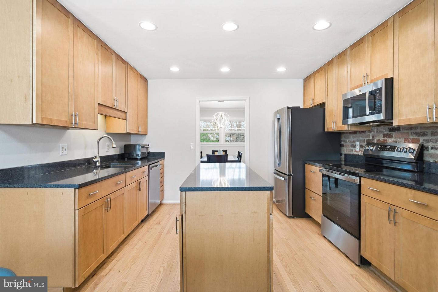 521 CREEK CROSSING RD NE, VIENNA, Virginia 22180, 5 Bedrooms Bedrooms, ,3 BathroomsBathrooms,Residential,For sale,521 CREEK CROSSING RD NE,VAFX2286688 MLS # VAFX2286688