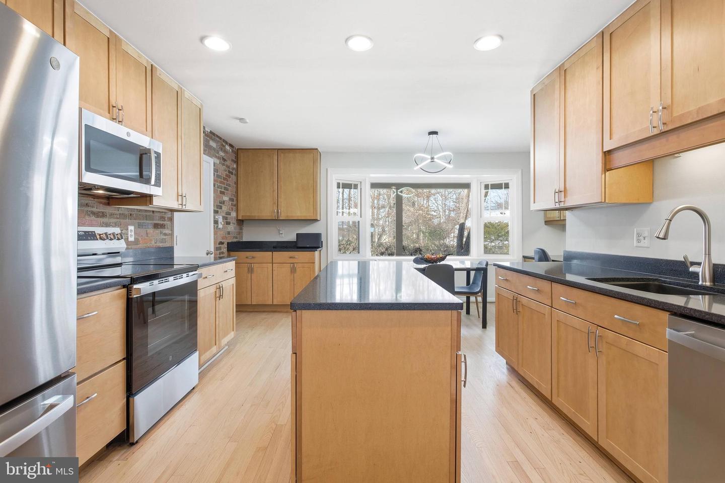 521 CREEK CROSSING RD NE, VIENNA, Virginia 22180, 5 Bedrooms Bedrooms, ,3 BathroomsBathrooms,Residential,For sale,521 CREEK CROSSING RD NE,VAFX2286688 MLS # VAFX2286688