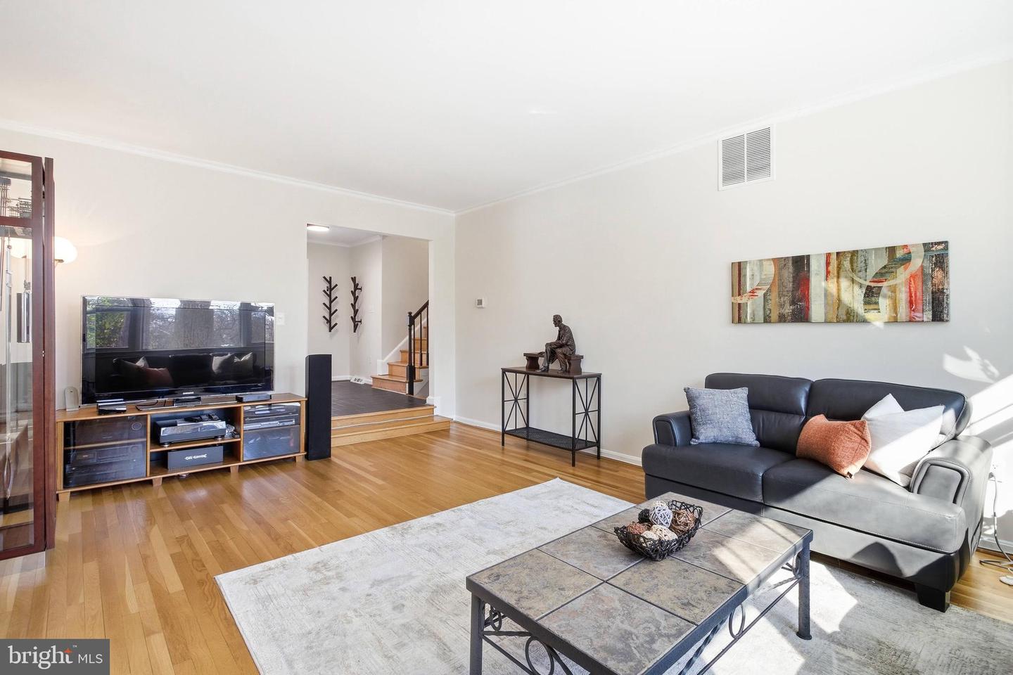 521 CREEK CROSSING RD NE, VIENNA, Virginia 22180, 5 Bedrooms Bedrooms, ,3 BathroomsBathrooms,Residential,For sale,521 CREEK CROSSING RD NE,VAFX2286688 MLS # VAFX2286688