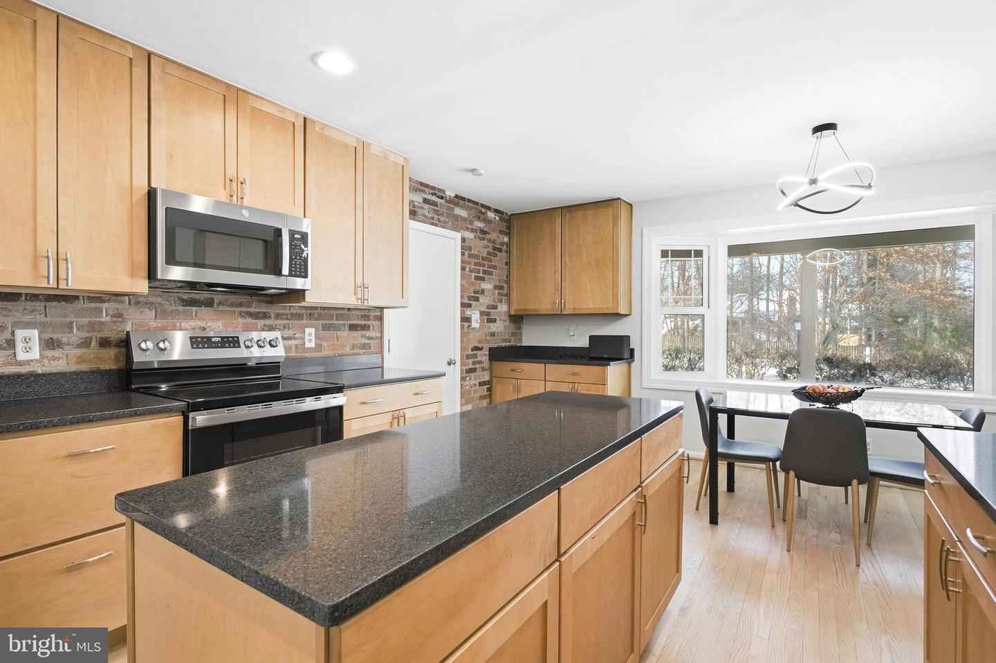 521 CREEK CROSSING RD NE, VIENNA, Virginia 22180, 5 Bedrooms Bedrooms, ,3 BathroomsBathrooms,Residential,For sale,521 CREEK CROSSING RD NE,VAFX2286688 MLS # VAFX2286688