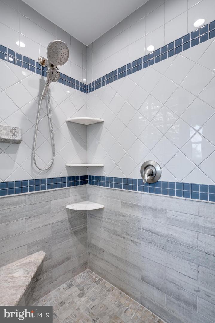 521 CREEK CROSSING RD NE, VIENNA, Virginia 22180, 5 Bedrooms Bedrooms, ,3 BathroomsBathrooms,Residential,For sale,521 CREEK CROSSING RD NE,VAFX2286688 MLS # VAFX2286688