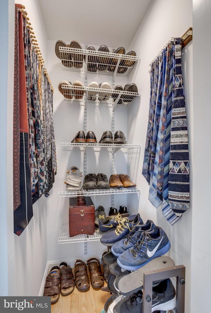 521 CREEK CROSSING RD NE, VIENNA, Virginia 22180, 5 Bedrooms Bedrooms, ,3 BathroomsBathrooms,Residential,For sale,521 CREEK CROSSING RD NE,VAFX2286688 MLS # VAFX2286688