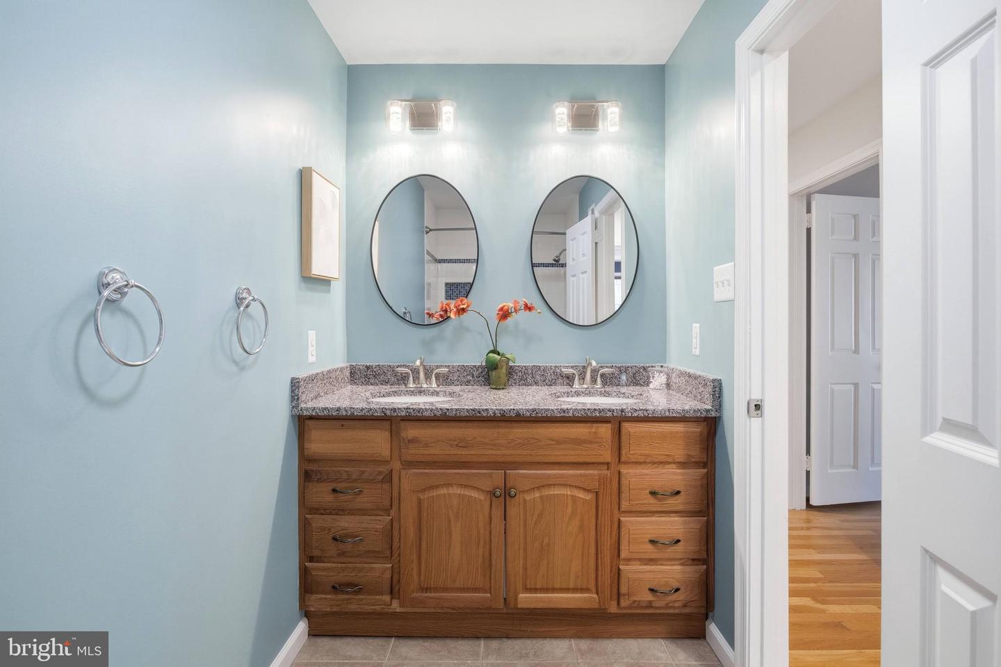 521 CREEK CROSSING RD NE, VIENNA, Virginia 22180, 5 Bedrooms Bedrooms, ,3 BathroomsBathrooms,Residential,For sale,521 CREEK CROSSING RD NE,VAFX2286688 MLS # VAFX2286688