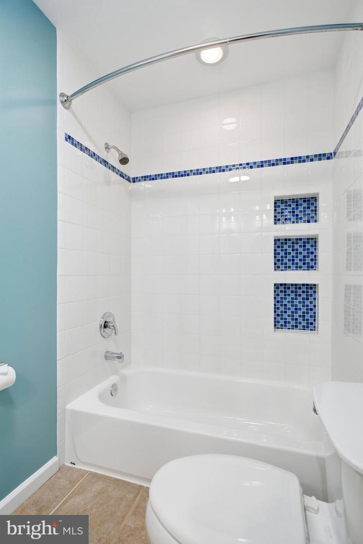 521 CREEK CROSSING RD NE, VIENNA, Virginia 22180, 5 Bedrooms Bedrooms, ,3 BathroomsBathrooms,Residential,For sale,521 CREEK CROSSING RD NE,VAFX2286688 MLS # VAFX2286688