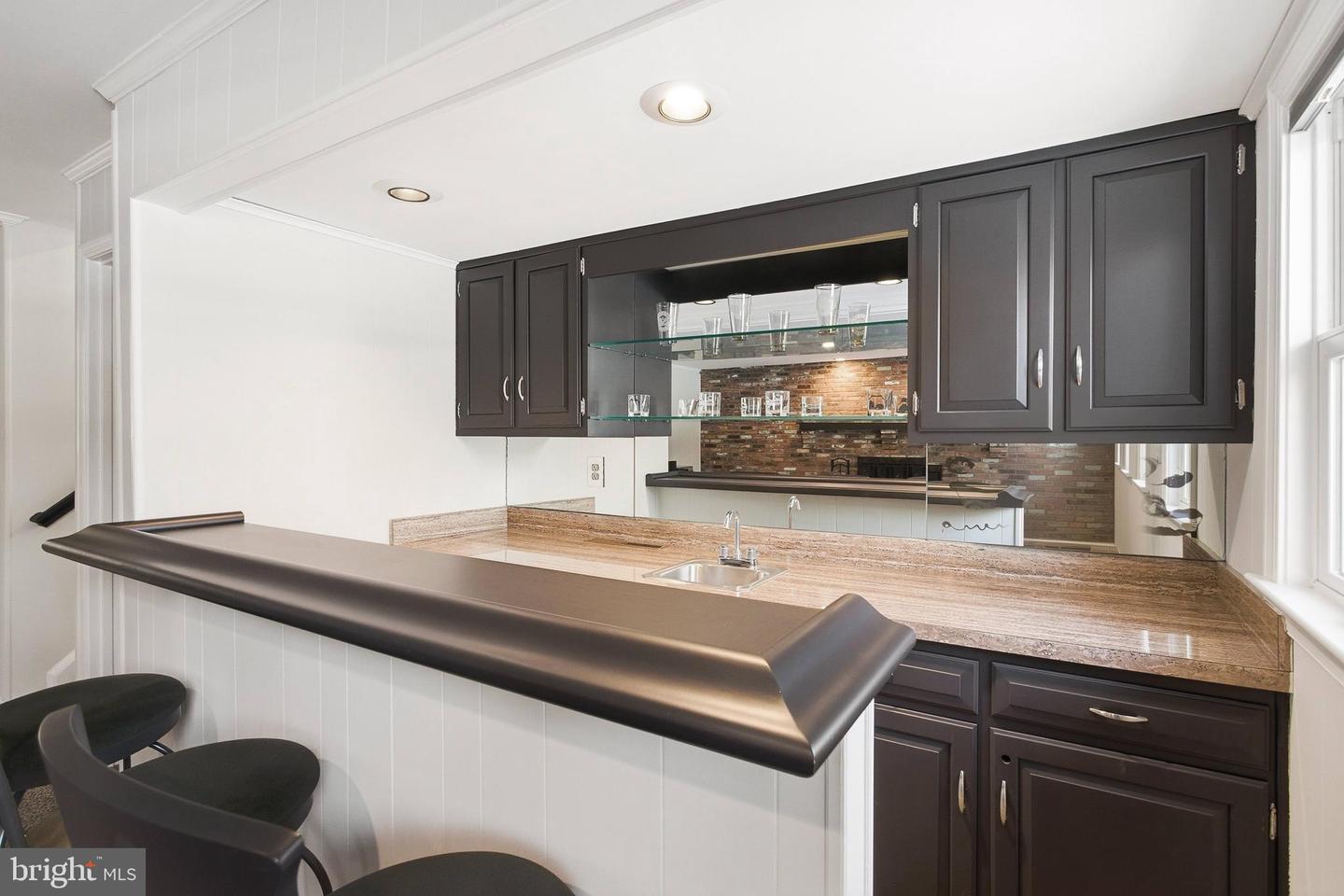 521 CREEK CROSSING RD NE, VIENNA, Virginia 22180, 5 Bedrooms Bedrooms, ,3 BathroomsBathrooms,Residential,For sale,521 CREEK CROSSING RD NE,VAFX2286688 MLS # VAFX2286688