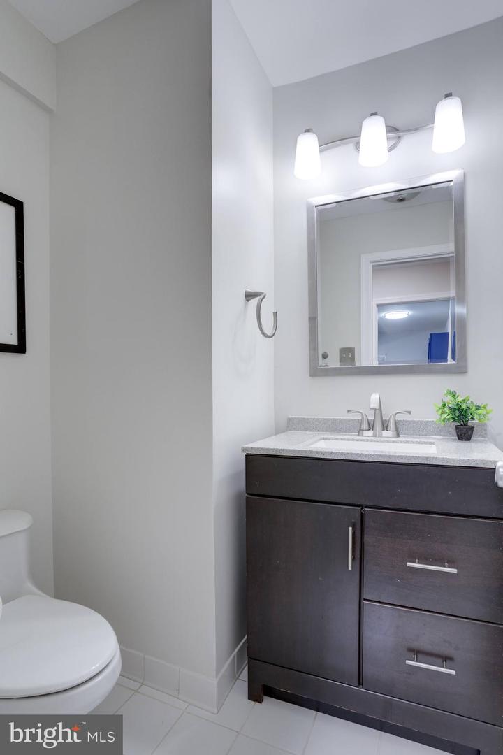 521 CREEK CROSSING RD NE, VIENNA, Virginia 22180, 5 Bedrooms Bedrooms, ,3 BathroomsBathrooms,Residential,For sale,521 CREEK CROSSING RD NE,VAFX2286688 MLS # VAFX2286688