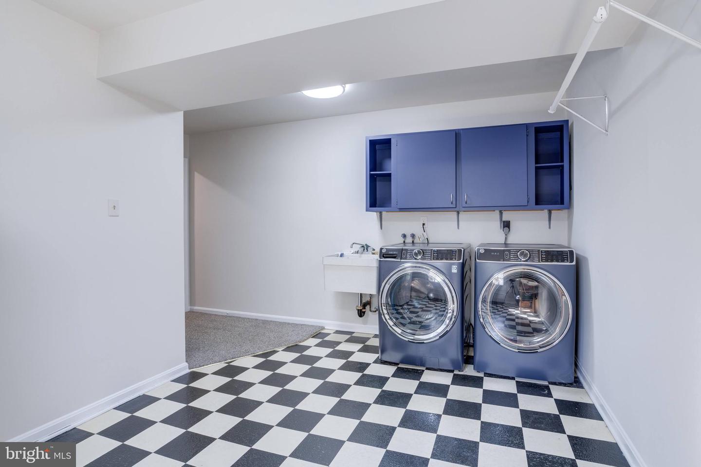 521 CREEK CROSSING RD NE, VIENNA, Virginia 22180, 5 Bedrooms Bedrooms, ,3 BathroomsBathrooms,Residential,For sale,521 CREEK CROSSING RD NE,VAFX2286688 MLS # VAFX2286688