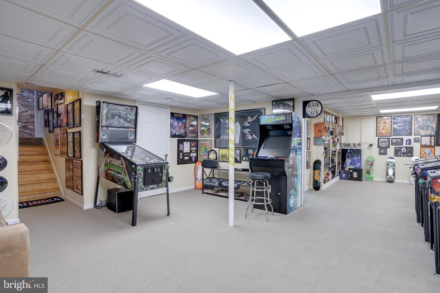 521 CREEK CROSSING RD NE, VIENNA, Virginia 22180, 5 Bedrooms Bedrooms, ,3 BathroomsBathrooms,Residential,For sale,521 CREEK CROSSING RD NE,VAFX2286688 MLS # VAFX2286688