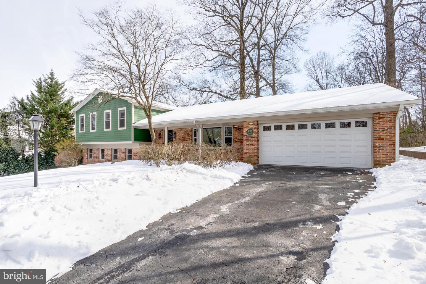 521 CREEK CROSSING RD NE, VIENNA, Virginia 22180, 5 Bedrooms Bedrooms, ,3 BathroomsBathrooms,Residential,For sale,521 CREEK CROSSING RD NE,VAFX2286688 MLS # VAFX2286688