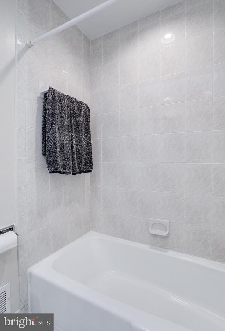 8130 BRIAR CREEK DR, ANNANDALE, Virginia 22003, 6 Bedrooms Bedrooms, ,4 BathroomsBathrooms,Residential,For sale,8130 BRIAR CREEK DR,VAFX2287186 MLS # VAFX2287186