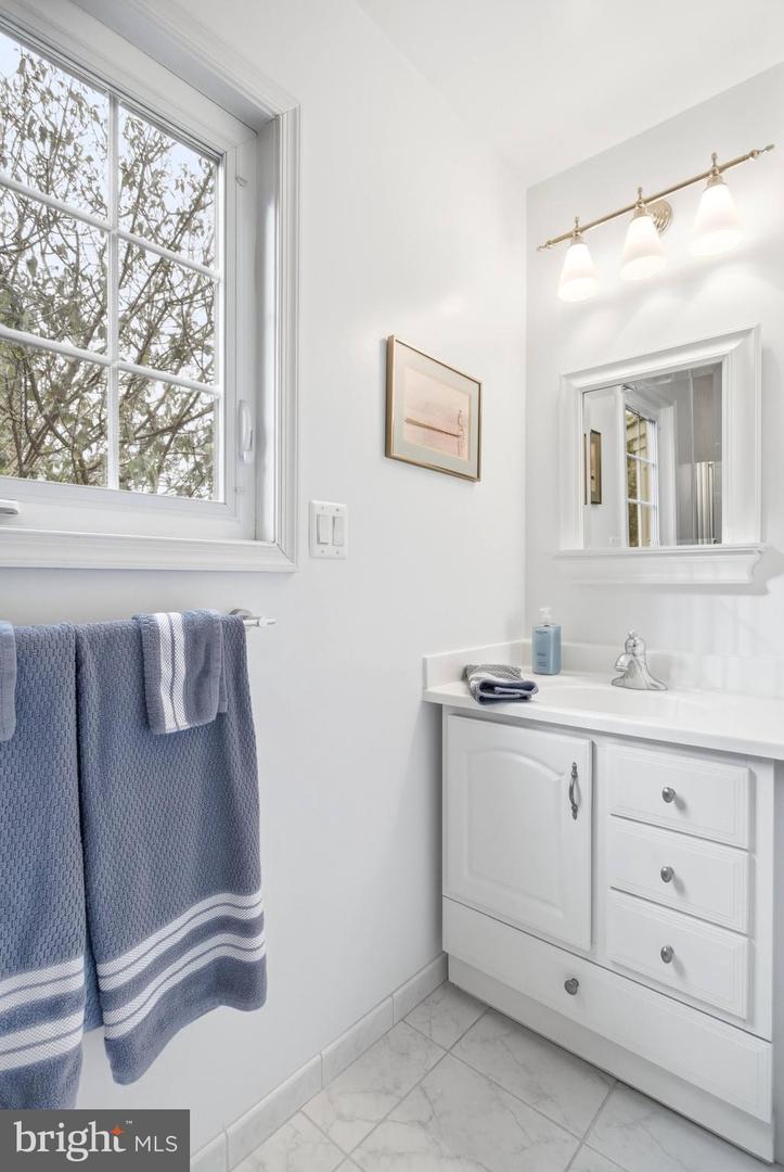 8130 BRIAR CREEK DR, ANNANDALE, Virginia 22003, 6 Bedrooms Bedrooms, ,4 BathroomsBathrooms,Residential,For sale,8130 BRIAR CREEK DR,VAFX2287186 MLS # VAFX2287186