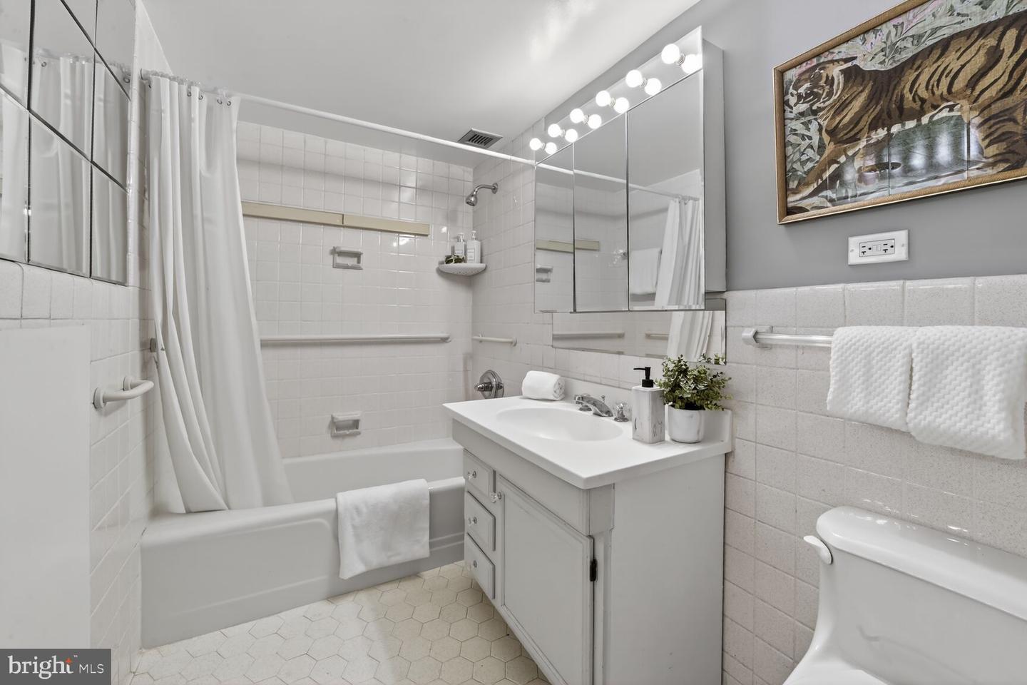 2801 NEW MEXICO AVE NW #1406, WASHINGTON, District Of Columbia 20007, 1 Bedroom Bedrooms, ,1 BathroomBathrooms,Residential,For sale,2801 NEW MEXICO AVE NW #1406,DCDC2243022 MLS # DCDC2243022