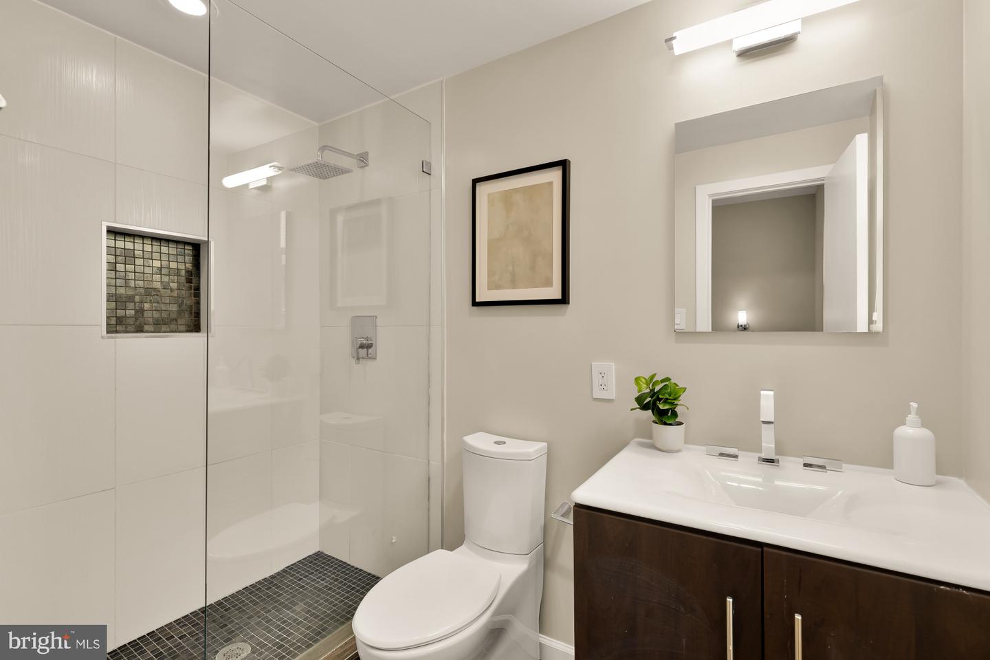 2114 N ST NW #32, WASHINGTON, District Of Columbia 20037, 2 Bedrooms Bedrooms, ,2 BathroomsBathrooms,Residential,For sale,2114 N ST NW #32,DCDC2243512 MLS # DCDC2243512