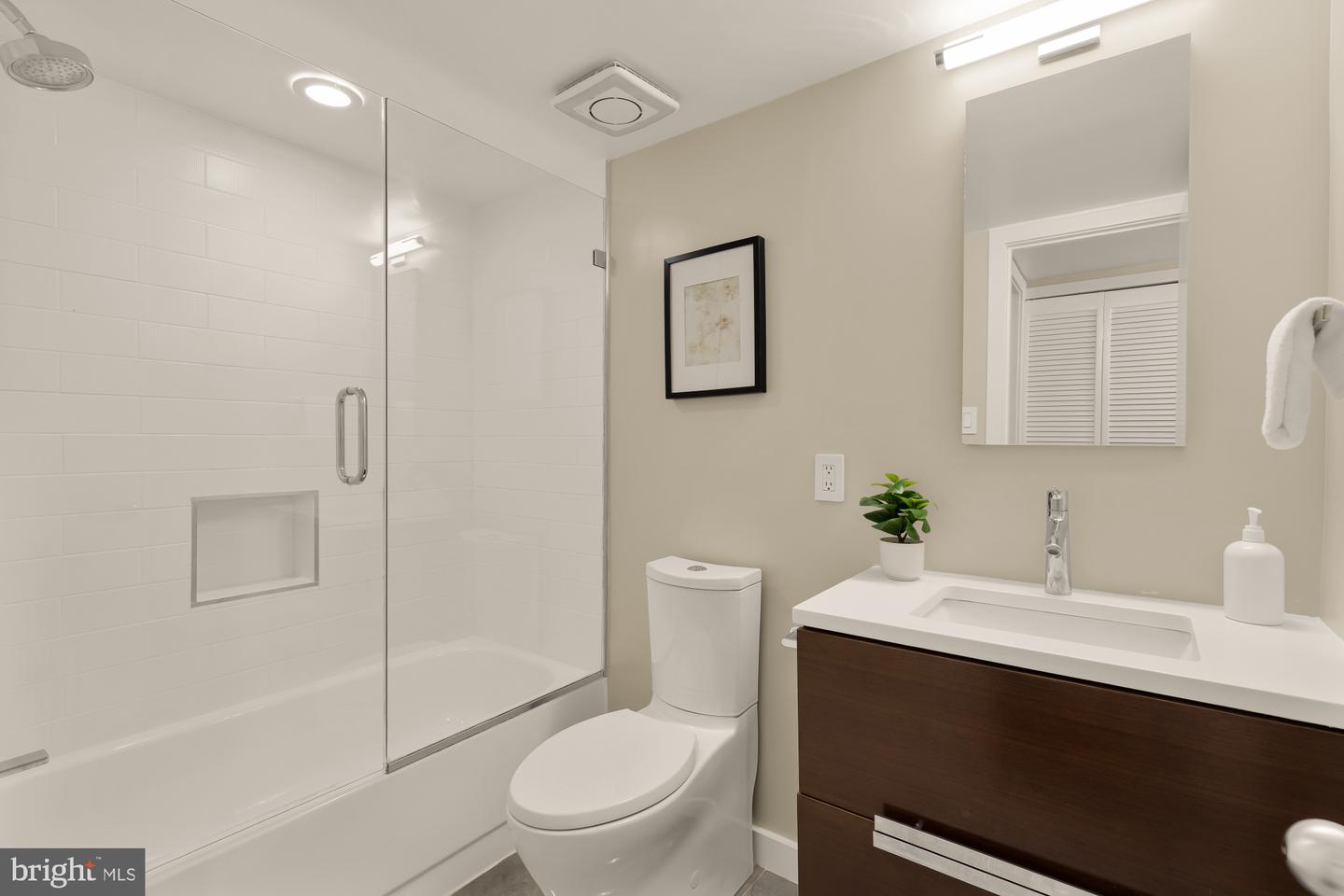 2114 N ST NW #32, WASHINGTON, District Of Columbia 20037, 2 Bedrooms Bedrooms, ,2 BathroomsBathrooms,Residential,For sale,2114 N ST NW #32,DCDC2243512 MLS # DCDC2243512