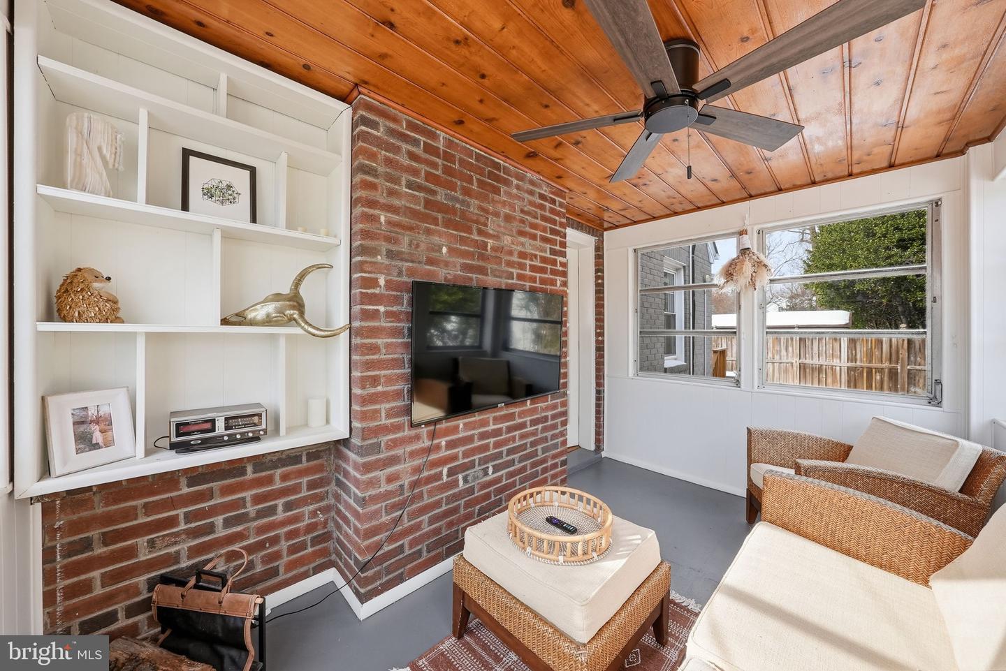 5611 WILSON BLVD, ARLINGTON, Virginia 22205, 3 Bedrooms Bedrooms, ,3 BathroomsBathrooms,Residential,For sale,5611 WILSON BLVD,VAAR2068208 MLS # VAAR2068208