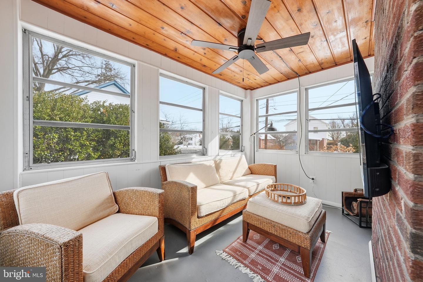 5611 WILSON BLVD, ARLINGTON, Virginia 22205, 3 Bedrooms Bedrooms, ,3 BathroomsBathrooms,Residential,For sale,5611 WILSON BLVD,VAAR2068208 MLS # VAAR2068208