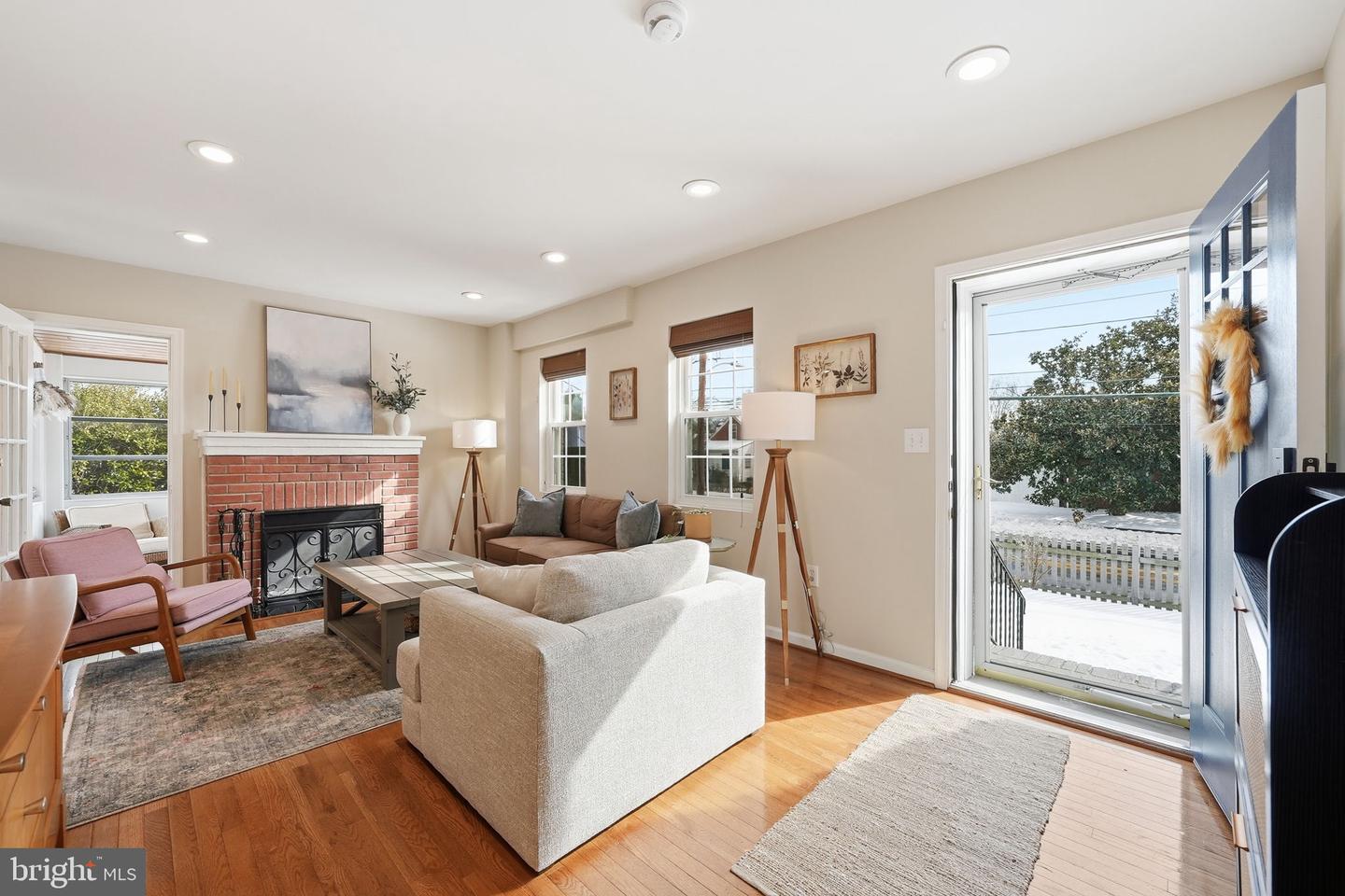 5611 WILSON BLVD, ARLINGTON, Virginia 22205, 3 Bedrooms Bedrooms, ,3 BathroomsBathrooms,Residential,For sale,5611 WILSON BLVD,VAAR2068208 MLS # VAAR2068208