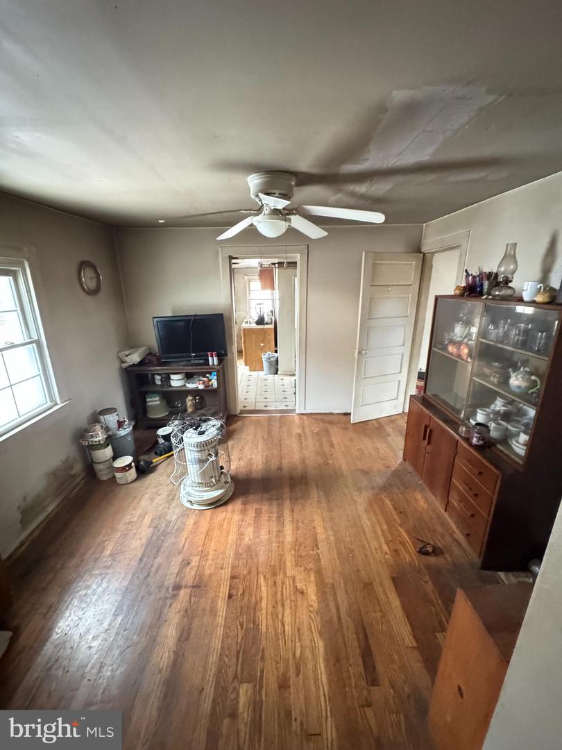 3847 LEEDS MANOR RD, MARSHALL, Virginia 20115, 3 Bedrooms Bedrooms, ,1 BathroomBathrooms,Residential,For sale,3847 LEEDS MANOR RD,VAFQ2020316 MLS # VAFQ2020316 3847 LEEDS MANOR RD, MARSHALL, Virginia 20115, 3 Bedrooms Bedrooms, ,1 BathroomBathrooms,Residential,For sale,3847 LEEDS MANOR RD,VAFQ2020316 MLS # VAFQ2020316