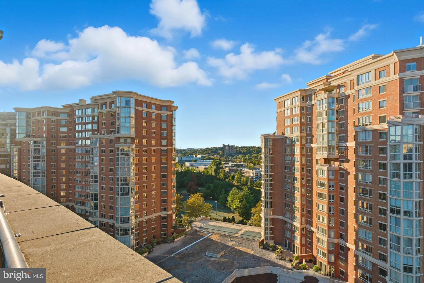 2050 JAMIESON AVE #1005, ALEXANDRIA, Virginia 22314, 1 Bedroom Bedrooms, 4 Rooms Rooms,1 BathroomBathrooms,Residential,For sale,2050 JAMIESON AVE #1005,VAAX2053584 MLS # VAAX2053584