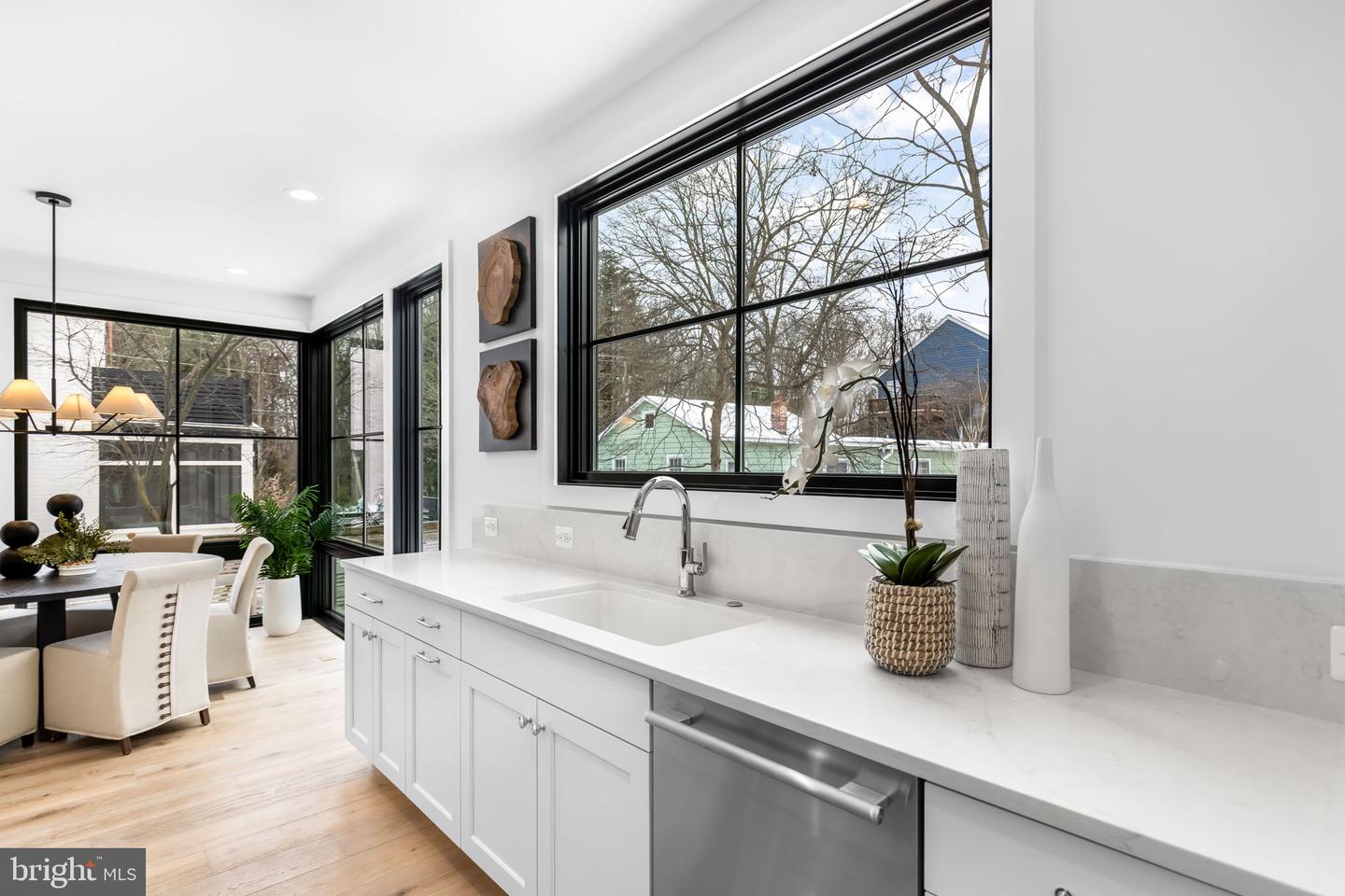 5206 12TH ST N, ARLINGTON, Virginia 22205, 5 Bedrooms Bedrooms, ,5 BathroomsBathrooms,Residential,For sale,5206 12TH ST N,VAAR2068222 MLS # VAAR2068222