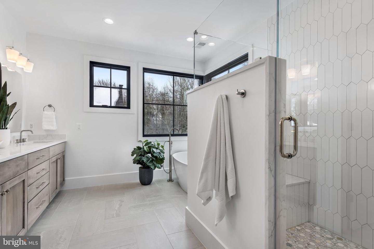 5206 12TH ST N, ARLINGTON, Virginia 22205, 5 Bedrooms Bedrooms, ,5 BathroomsBathrooms,Residential,For sale,5206 12TH ST N,VAAR2068222 MLS # VAAR2068222