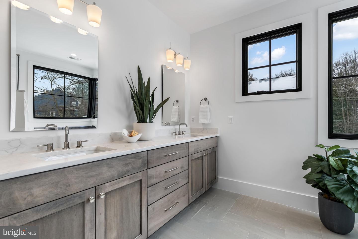 5206 12TH ST N, ARLINGTON, Virginia 22205, 5 Bedrooms Bedrooms, ,5 BathroomsBathrooms,Residential,For sale,5206 12TH ST N,VAAR2068222 MLS # VAAR2068222