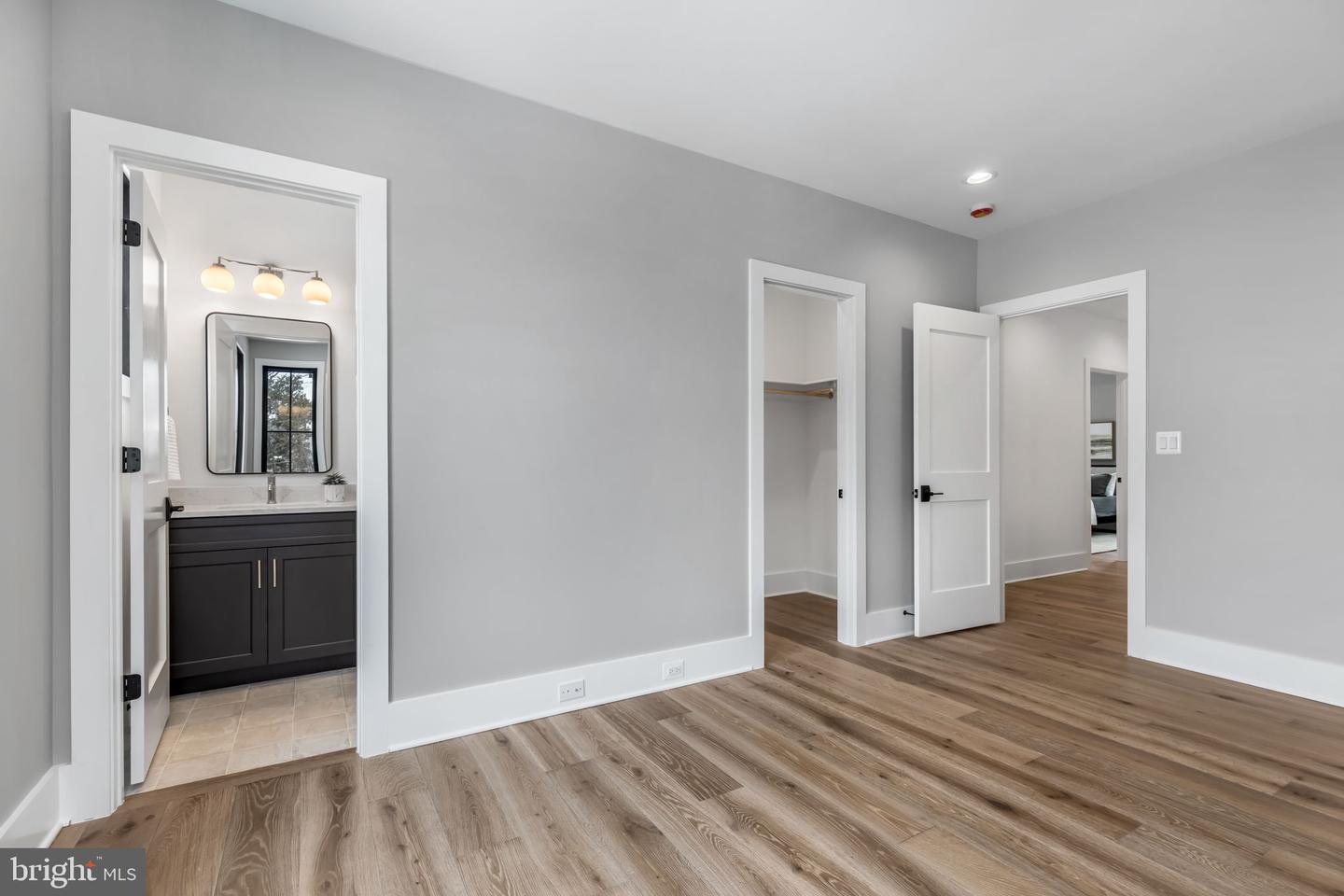 5206 12TH ST N, ARLINGTON, Virginia 22205, 5 Bedrooms Bedrooms, ,5 BathroomsBathrooms,Residential,For sale,5206 12TH ST N,VAAR2068222 MLS # VAAR2068222