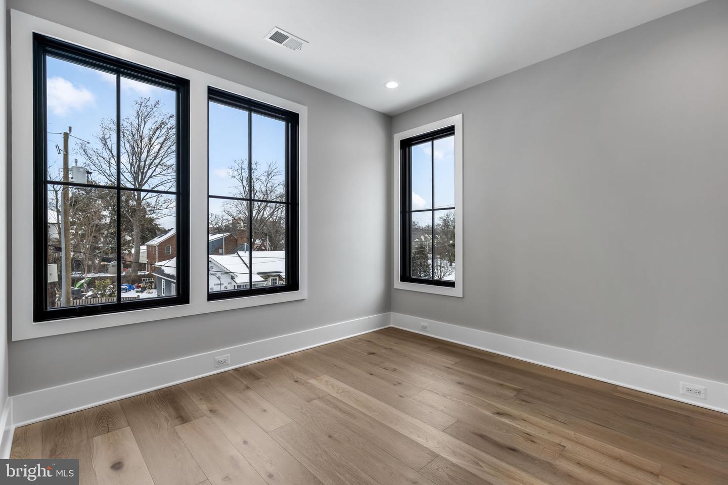 5206 12TH ST N, ARLINGTON, Virginia 22205, 5 Bedrooms Bedrooms, ,5 BathroomsBathrooms,Residential,For sale,5206 12TH ST N,VAAR2068222 MLS # VAAR2068222