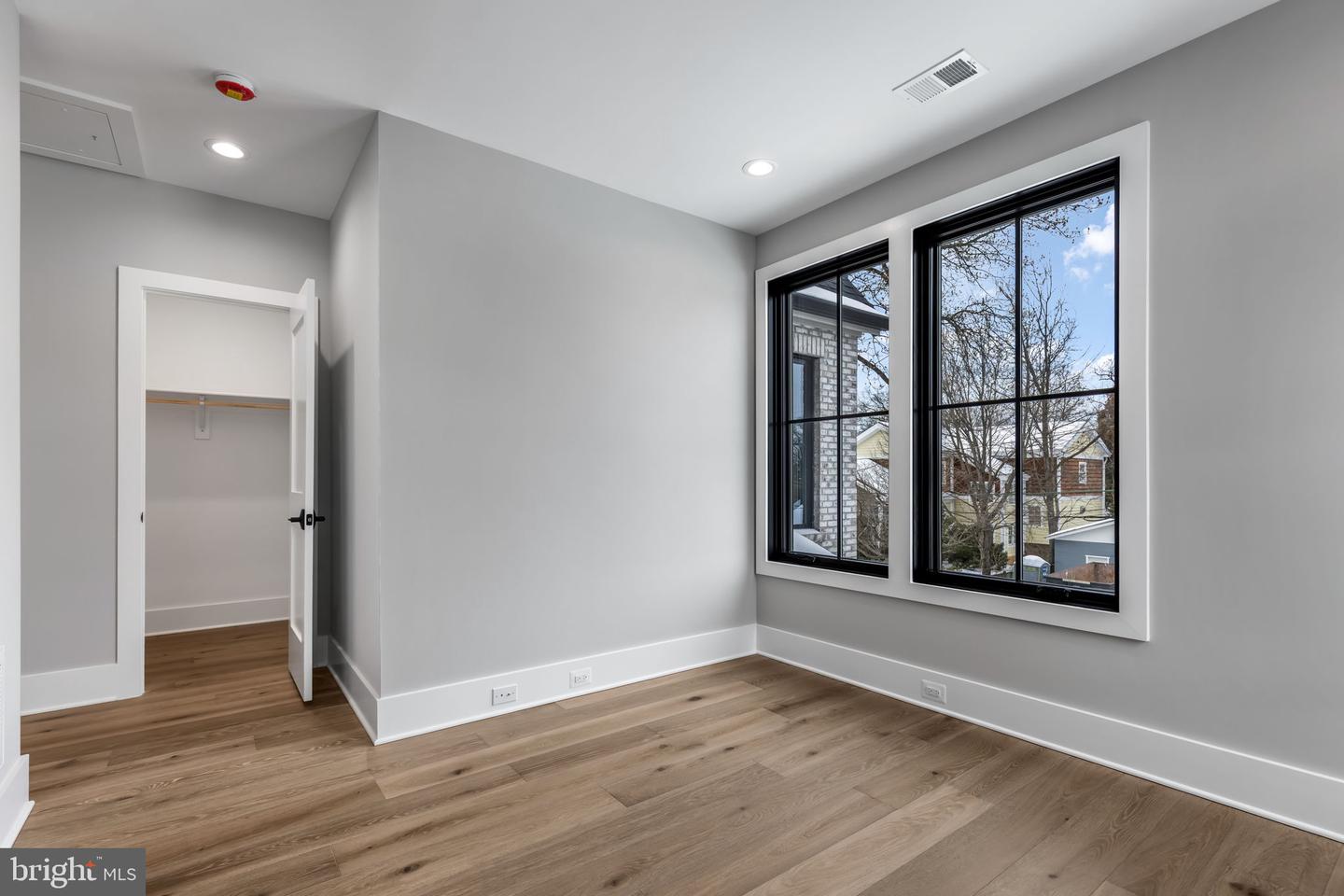 5206 12TH ST N, ARLINGTON, Virginia 22205, 5 Bedrooms Bedrooms, ,5 BathroomsBathrooms,Residential,For sale,5206 12TH ST N,VAAR2068222 MLS # VAAR2068222