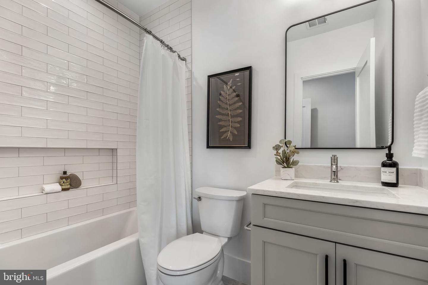 5206 12TH ST N, ARLINGTON, Virginia 22205, 5 Bedrooms Bedrooms, ,5 BathroomsBathrooms,Residential,For sale,5206 12TH ST N,VAAR2068222 MLS # VAAR2068222