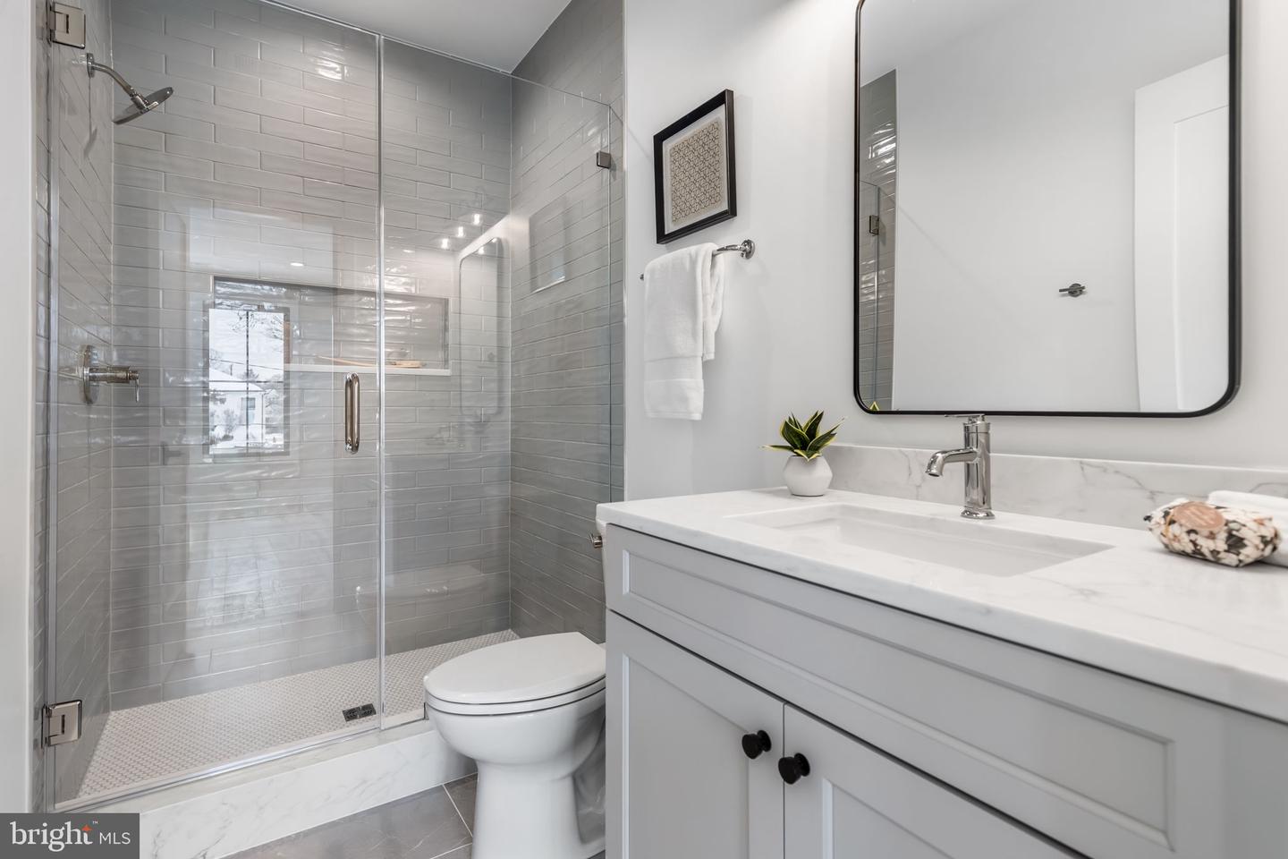 5206 12TH ST N, ARLINGTON, Virginia 22205, 5 Bedrooms Bedrooms, ,5 BathroomsBathrooms,Residential,For sale,5206 12TH ST N,VAAR2068222 MLS # VAAR2068222