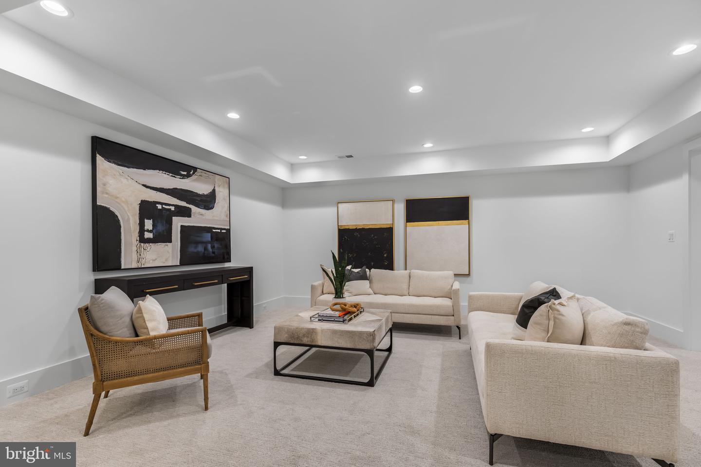 5206 12TH ST N, ARLINGTON, Virginia 22205, 5 Bedrooms Bedrooms, ,5 BathroomsBathrooms,Residential,For sale,5206 12TH ST N,VAAR2068222 MLS # VAAR2068222