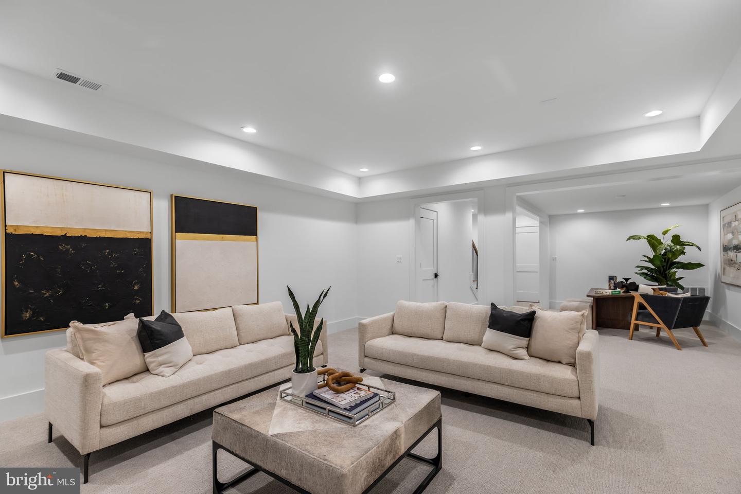 5206 12TH ST N, ARLINGTON, Virginia 22205, 5 Bedrooms Bedrooms, ,5 BathroomsBathrooms,Residential,For sale,5206 12TH ST N,VAAR2068222 MLS # VAAR2068222