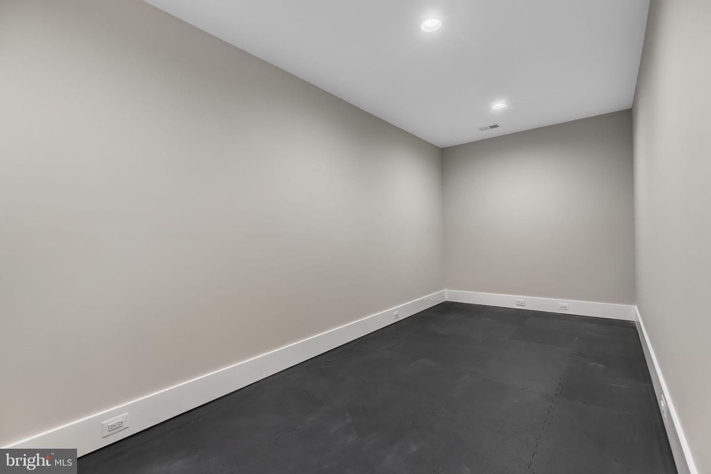 5206 12TH ST N, ARLINGTON, Virginia 22205, 5 Bedrooms Bedrooms, ,5 BathroomsBathrooms,Residential,For sale,5206 12TH ST N,VAAR2068222 MLS # VAAR2068222