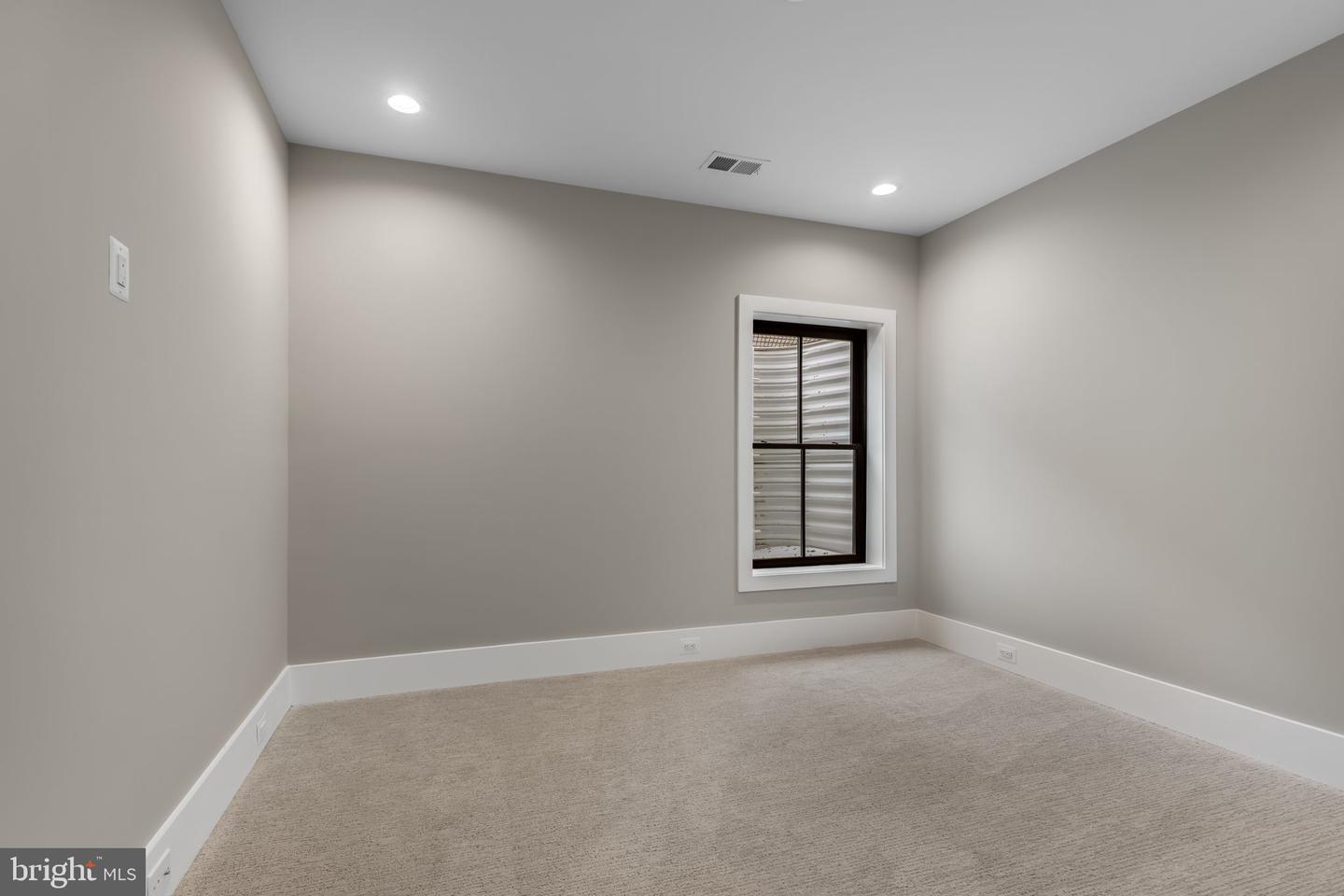 5206 12TH ST N, ARLINGTON, Virginia 22205, 5 Bedrooms Bedrooms, ,5 BathroomsBathrooms,Residential,For sale,5206 12TH ST N,VAAR2068222 MLS # VAAR2068222