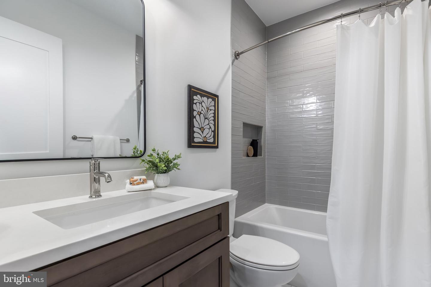 5206 12TH ST N, ARLINGTON, Virginia 22205, 5 Bedrooms Bedrooms, ,5 BathroomsBathrooms,Residential,For sale,5206 12TH ST N,VAAR2068222 MLS # VAAR2068222