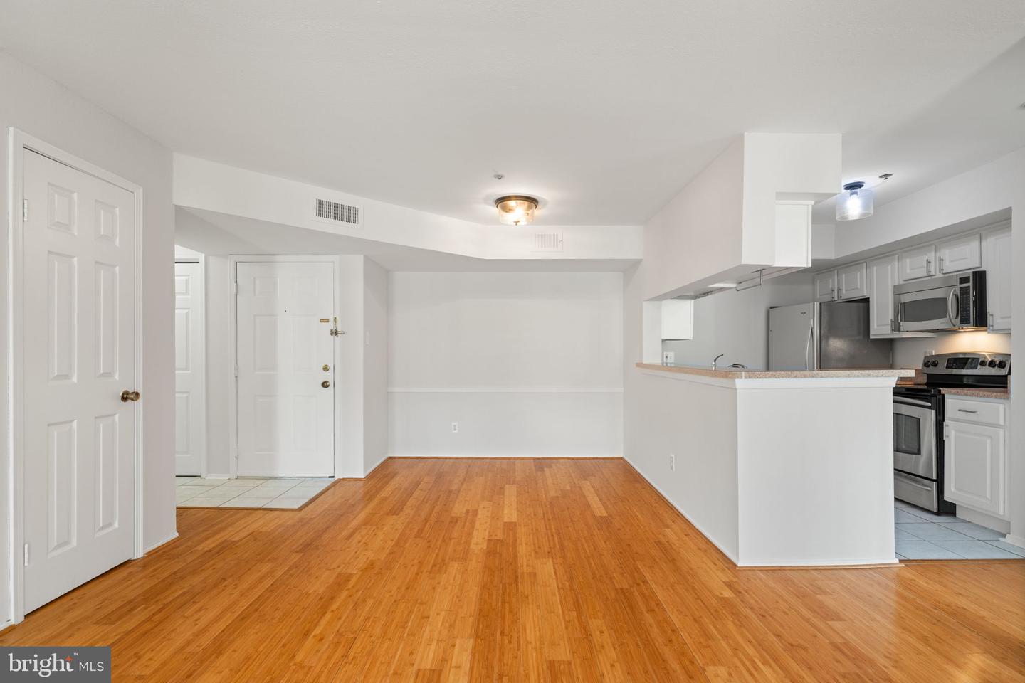 3309 WYNDHAM CIR #2186, ALEXANDRIA, Virginia 22302, 2 Bedrooms Bedrooms, ,2 BathroomsBathrooms,Residential,For sale,3309 WYNDHAM CIR #2186,VAAX2053590 MLS # VAAX2053590