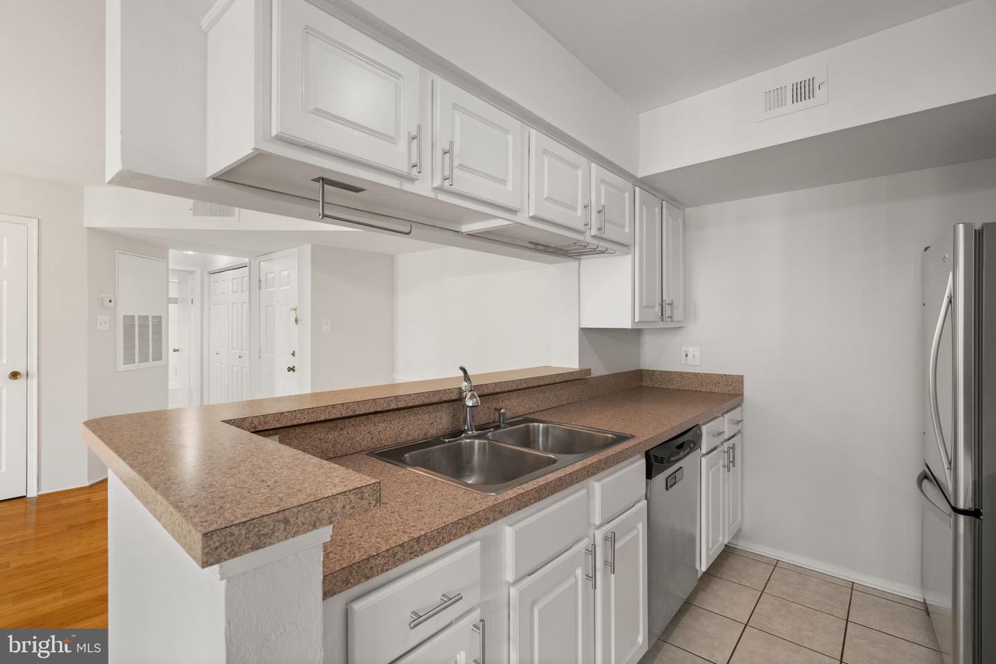 3309 WYNDHAM CIR #2186, ALEXANDRIA, Virginia 22302, 2 Bedrooms Bedrooms, ,2 BathroomsBathrooms,Residential,For sale,3309 WYNDHAM CIR #2186,VAAX2053590 MLS # VAAX2053590