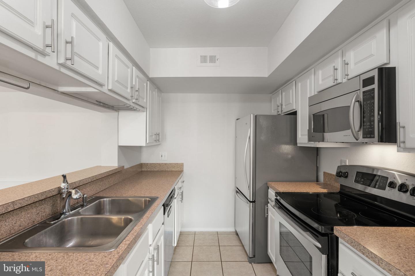 3309 WYNDHAM CIR #2186, ALEXANDRIA, Virginia 22302, 2 Bedrooms Bedrooms, ,2 BathroomsBathrooms,Residential,For sale,3309 WYNDHAM CIR #2186,VAAX2053590 MLS # VAAX2053590