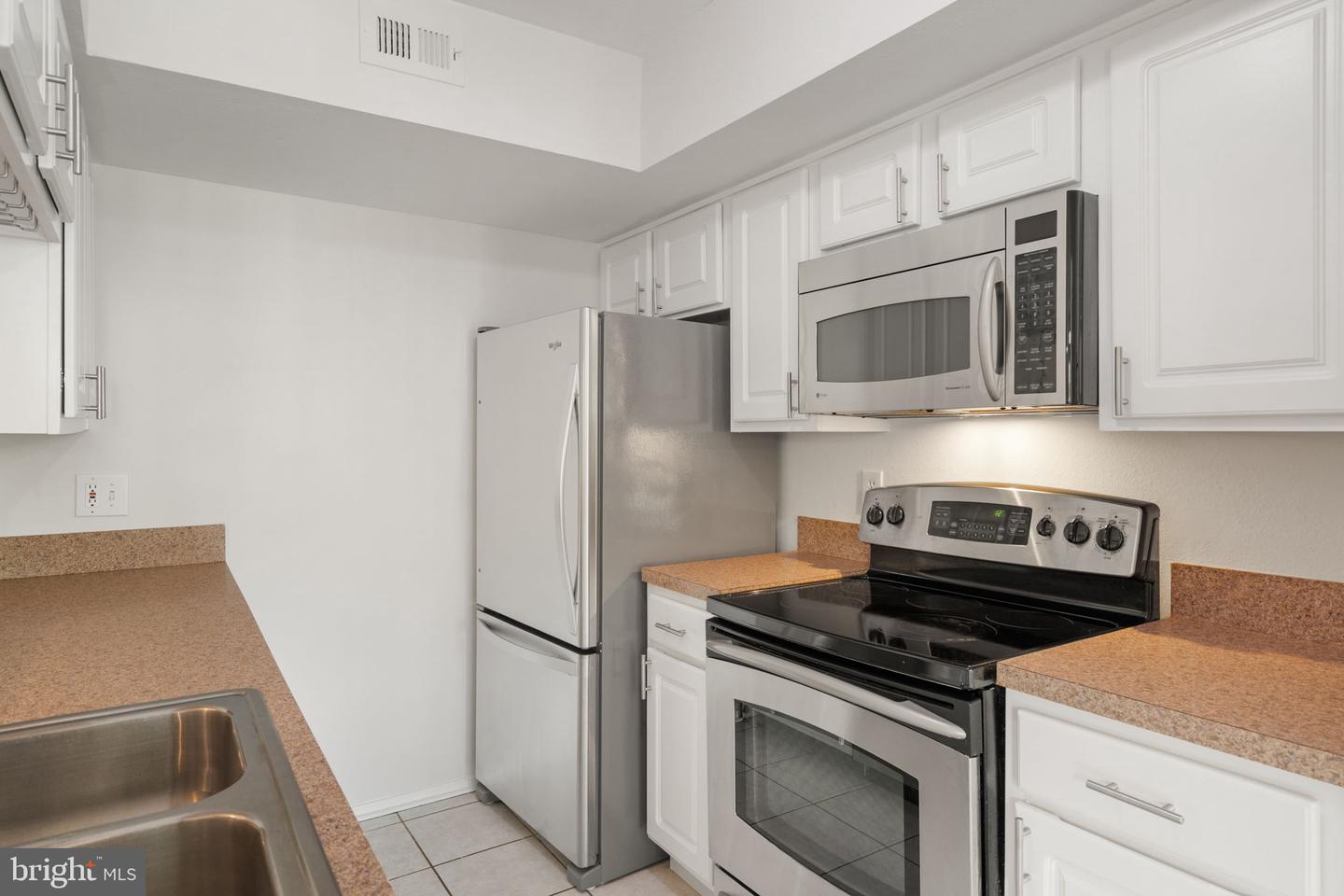 3309 WYNDHAM CIR #2186, ALEXANDRIA, Virginia 22302, 2 Bedrooms Bedrooms, ,2 BathroomsBathrooms,Residential,For sale,3309 WYNDHAM CIR #2186,VAAX2053590 MLS # VAAX2053590