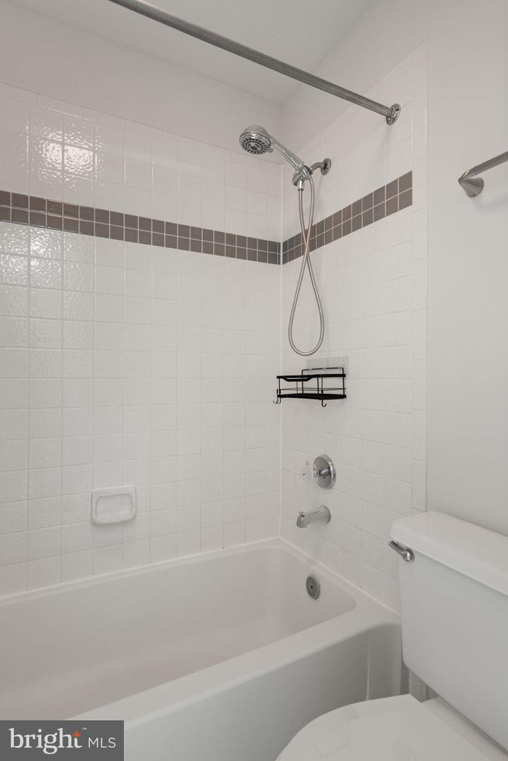 3309 WYNDHAM CIR #2186, ALEXANDRIA, Virginia 22302, 2 Bedrooms Bedrooms, ,2 BathroomsBathrooms,Residential,For sale,3309 WYNDHAM CIR #2186,VAAX2053590 MLS # VAAX2053590