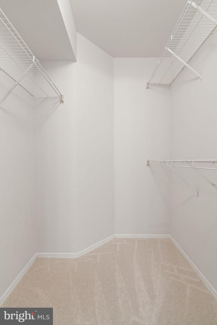 3309 WYNDHAM CIR #2186, ALEXANDRIA, Virginia 22302, 2 Bedrooms Bedrooms, ,2 BathroomsBathrooms,Residential,For sale,3309 WYNDHAM CIR #2186,VAAX2053590 MLS # VAAX2053590