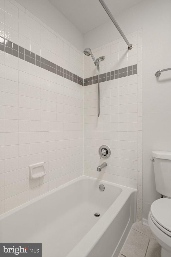 3309 WYNDHAM CIR #2186, ALEXANDRIA, Virginia 22302, 2 Bedrooms Bedrooms, ,2 BathroomsBathrooms,Residential,For sale,3309 WYNDHAM CIR #2186,VAAX2053590 MLS # VAAX2053590