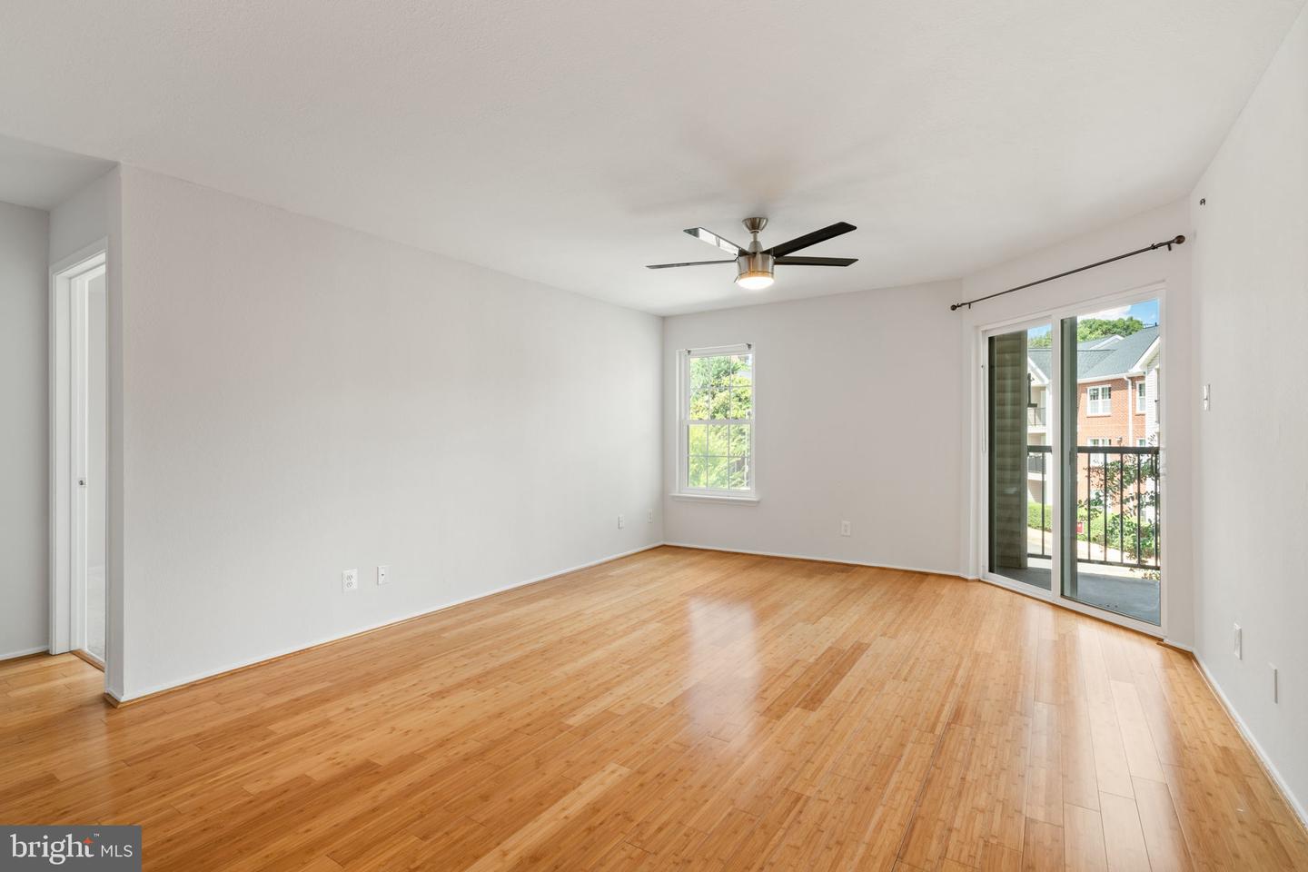 3309 WYNDHAM CIR #2186, ALEXANDRIA, Virginia 22302, 2 Bedrooms Bedrooms, ,2 BathroomsBathrooms,Residential,For sale,3309 WYNDHAM CIR #2186,VAAX2053590 MLS # VAAX2053590